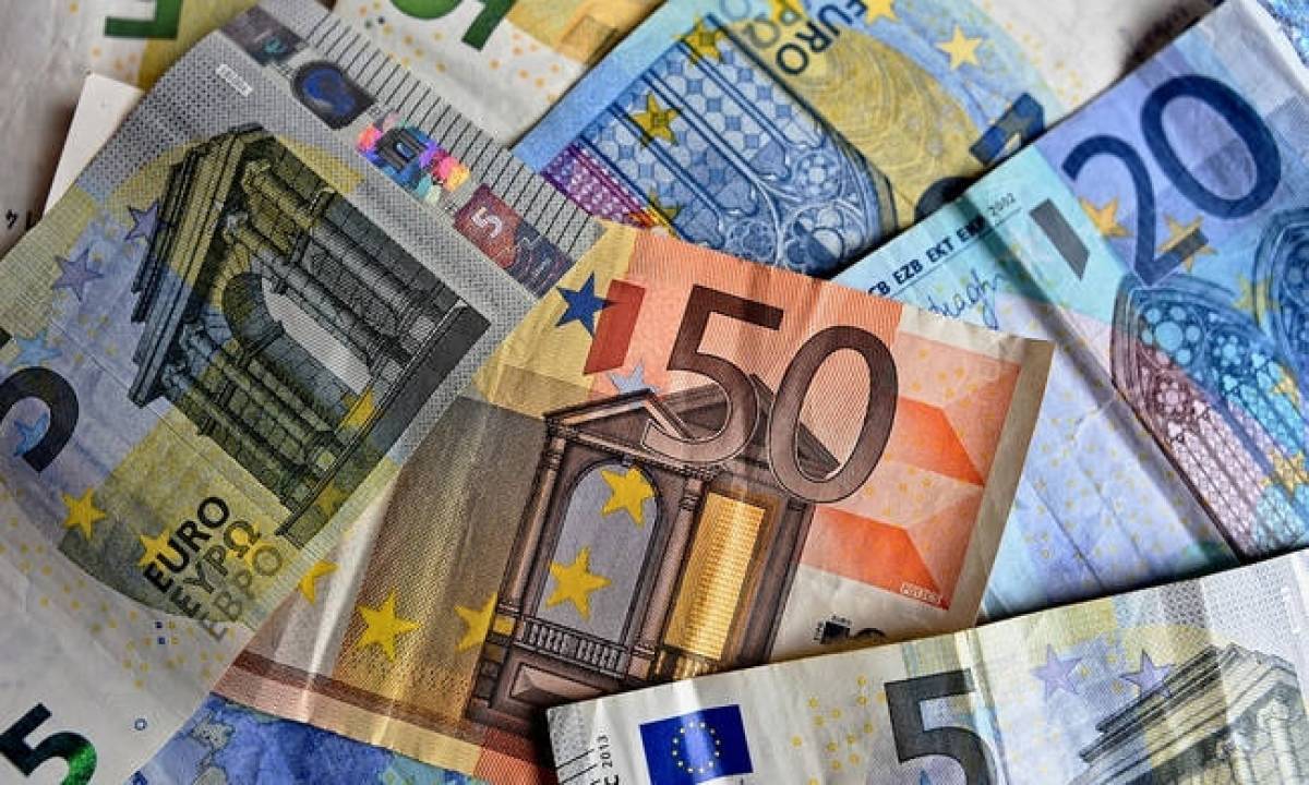 Στη Βουλή η τροπολογία για αναδρομικά σε ένστολους, πανεπιστημιακούς, δικαστικούς