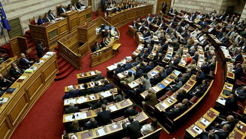 Προσχέδιο φόρων για «κλείδωμα» πλεονασμάτων