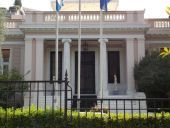 Μαξίμου για Μητσοτάκη: Αντί να παριστάνει τον κουβαρντά, να ψηφίσει τα αντίμετρα