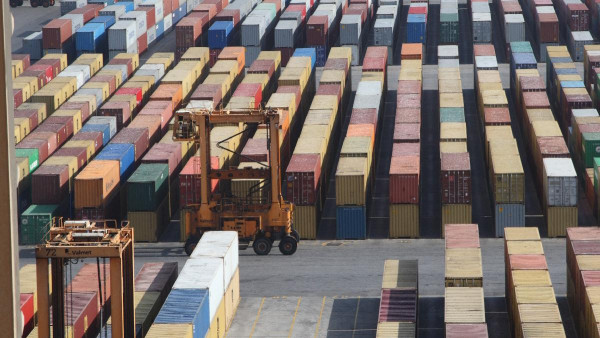 Συρρικνώθηκε το εμπορικό πλεόνασμα της Γερμανίας τον Ιούλιο
