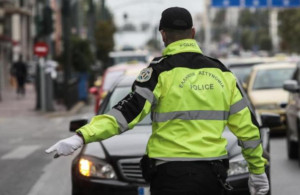 Θεσσαλονίκη: Δεκαέξι συλλήψεις για οδήγηση χωρίς δίπλωμα σε ένα 24ωρο
