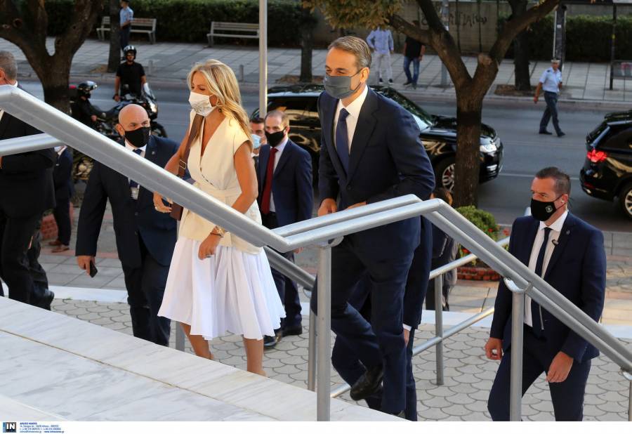 Κυριάκος και Μαρέβα Μητσοτάκη από τους πρώτους που θα εμβολιαστούν