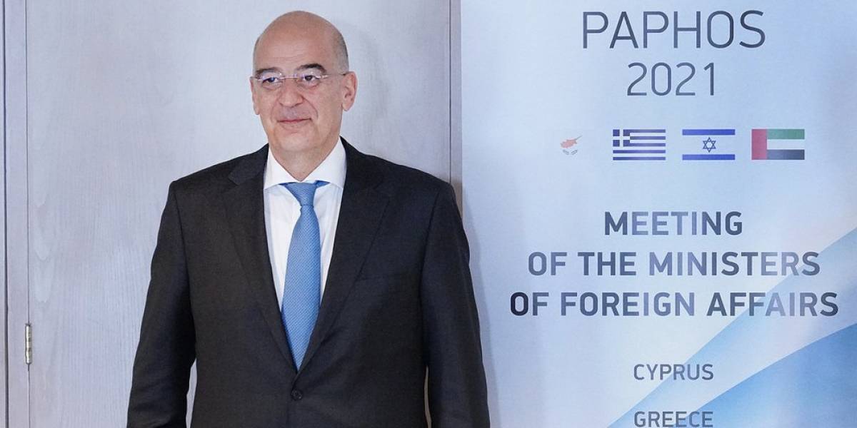 Ο Δένδιας προσκάλεσε τον Τσαβούσογλου να έρθει στην Ελλάδα