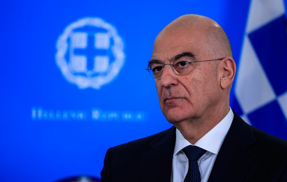 Δένδιας: Σύμβολο Δημοκρατίας η εθνική εορτή της Γαλλίας