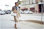 Πώς να συνδυάσεις το πιο hot trench coat της σεζόν