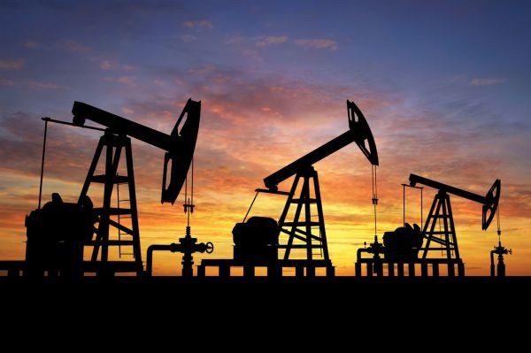 Νέα πτώση για πετρέλαιο και χρυσό