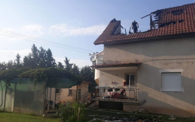 Κεραυνός έπεσε σε σπίτι στη Λάρισα και έκαψε τη στέγη