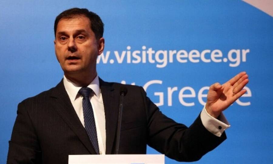 Θεοχάρης: Λύση για τον ελληνικό τουρισμό το «υγειονομικό διαβατήριο»