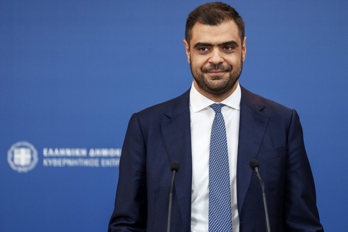 Μαρινάκης για ελεύθερους επαγγελματίες: Τους χρωστάμε πολλά - Κατάργηση τελών και μειώσεις φόρων έως 3.000 ευρώ