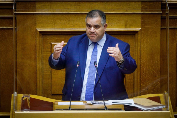 Σπανάκης για Πολιτογράφηση: Τέλος στον «εισοδηματικό κόφτη» – Τι αλλάζει στην αξιολόγηση των αιτήσεων