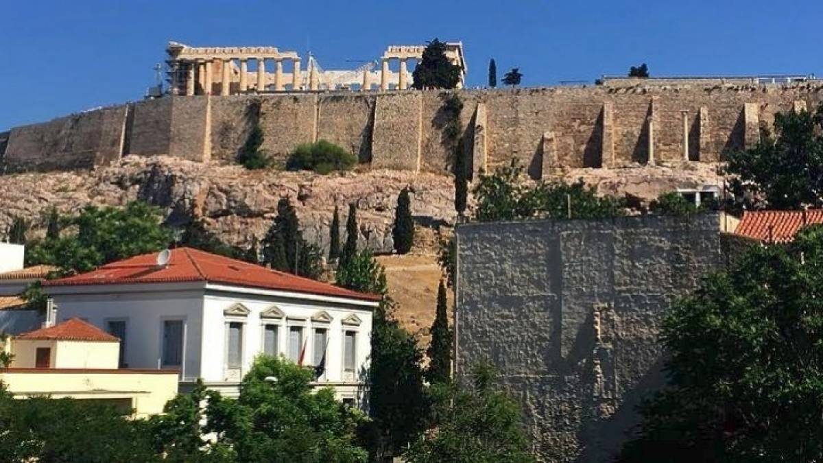 Δίμηνη παράταση αναστολής οικοδομικών αδειών γύρω από την Ακρόπολη