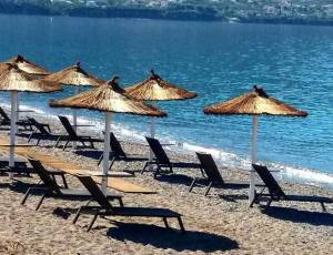 Πληρότητες 80% το Σαββατοκύριακο: Κορυφαίοι προορισμοί και τιμές (πίνακας)