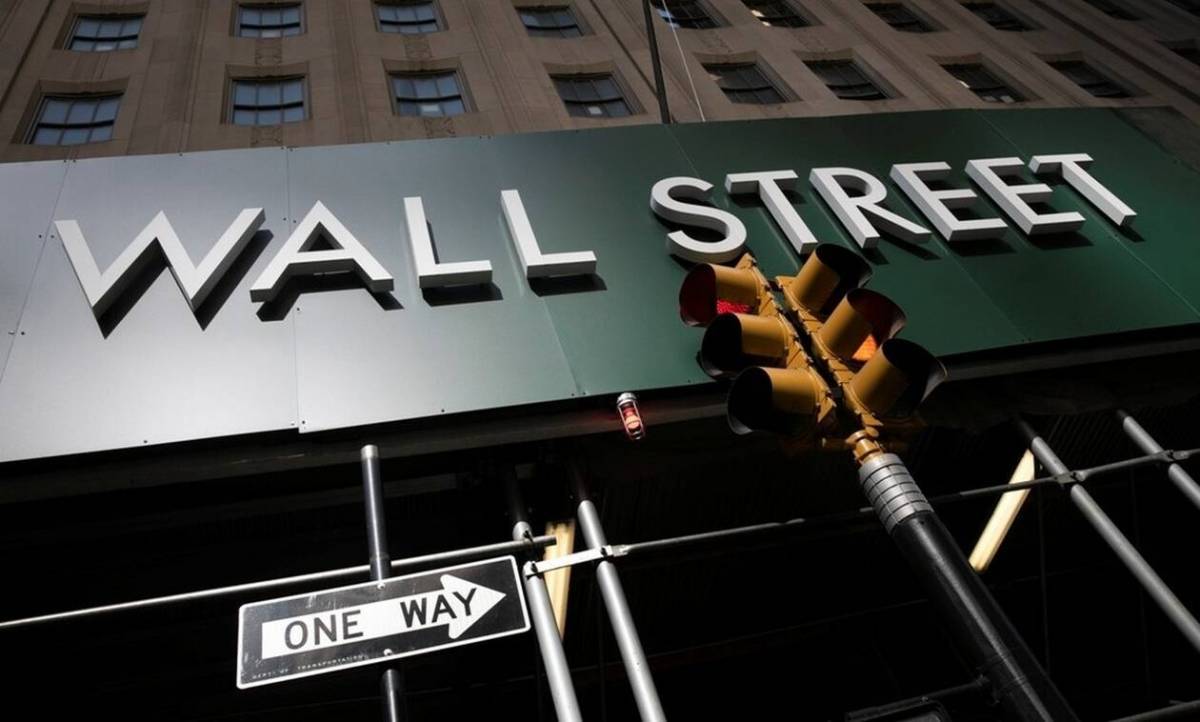 Wall Street: Νευρικές κινήσεις με το βλέμμα σε εμβόλιο-τράπεζες