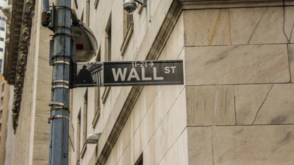 Μικτά πρόσημα στη Wall Street-Έκτη μέρα απωλειών για το πετρέλαιο