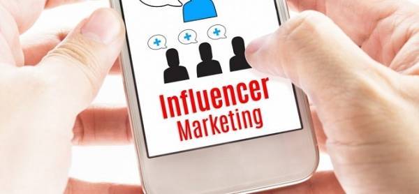 Έρευνα: Πιο αξιόπιστοι οι influencers από τα brands