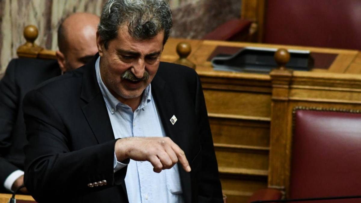 Απάντηση Πολάκη για τον πρώην διοικητή Νίκαιας με πλαστά πτυχία