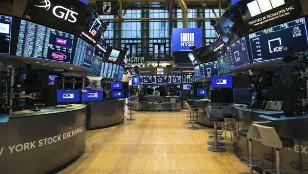 Ήπιες μεταβολές στη Wall Street μετά τις τελευταίες ανακοινώσεις κερδών