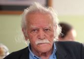 Εκλογές-Γλέζος: "Σήμερα κρίνεται η εξουσία του λαού"
