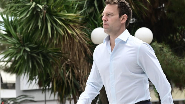 Κασσελάκης: Ζητά κάλυψη θέσεων και αύξηση μισθών στα νοσοκομεία