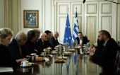 Τσίπρας σε τραπεζίτες: Βγάλτε από τα συρτάρια τους μεγαλομπαταχτσήδες