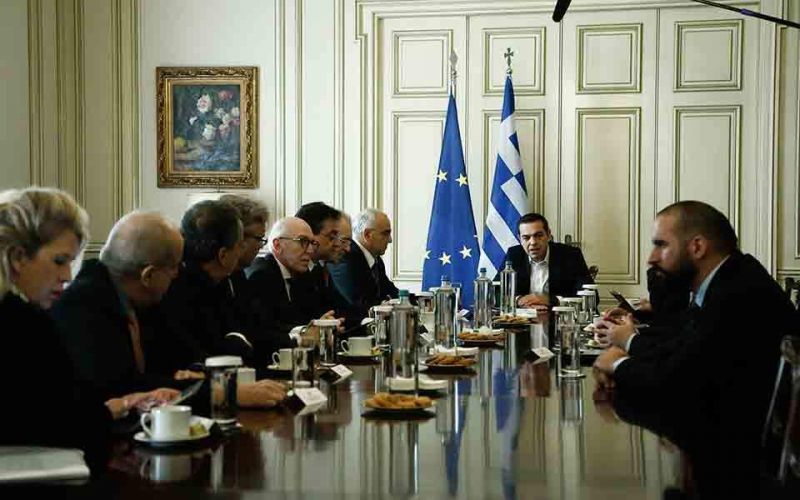 Τσίπρας σε τραπεζίτες: Βγάλτε από τα συρτάρια τους μεγαλομπαταχτσήδες
