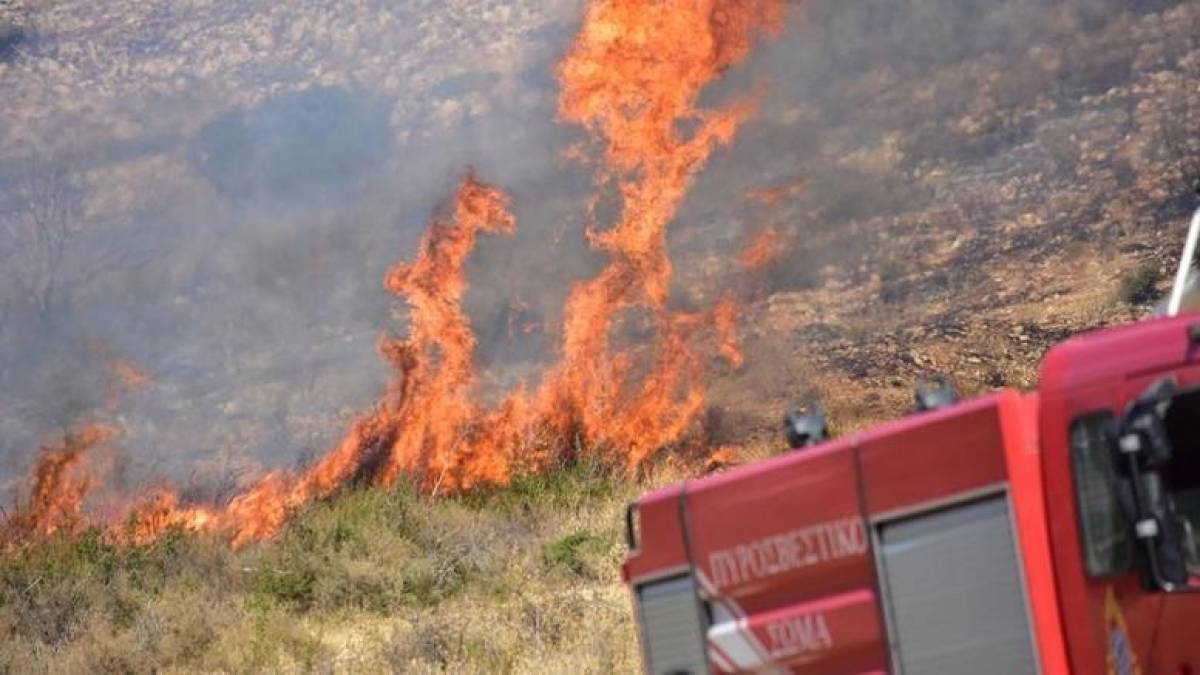 Κλειστή η Πατρών-Πύργου στα Λεχαινά, λόγω πυρκαγιάς
