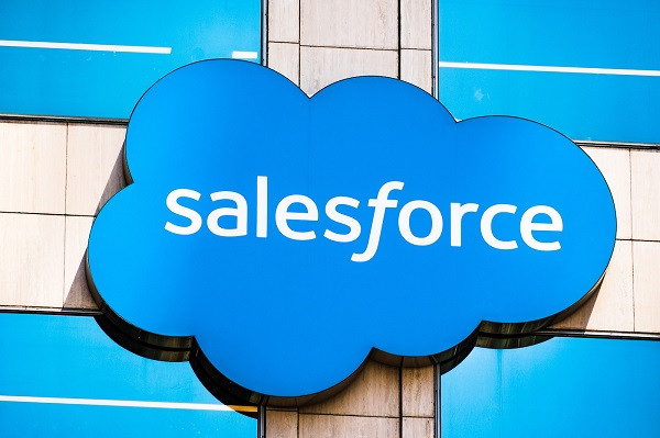 Σε θετική ρότα το β’ τρίμηνο για την Salesforce