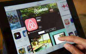 Πώς θα φορολογηθούν φέτος τα έσοδα από ενοικιάσεις τύπου Airbnb;
