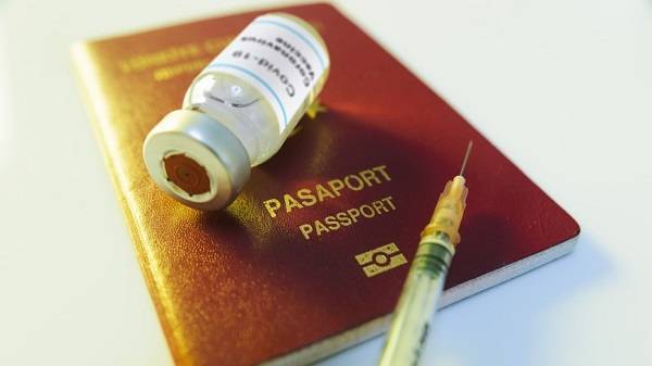 Διακυβεύεται η προστασία των ανθρωπίνων δικαιωμάτων με τα «διαβατήρια εμβολιασμών»