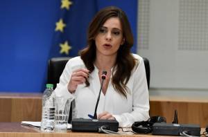 Αχτσιόγλου: Η κυβέρνηση εφαρμόζει ξανά τα αποτυχημένα trickle down economics