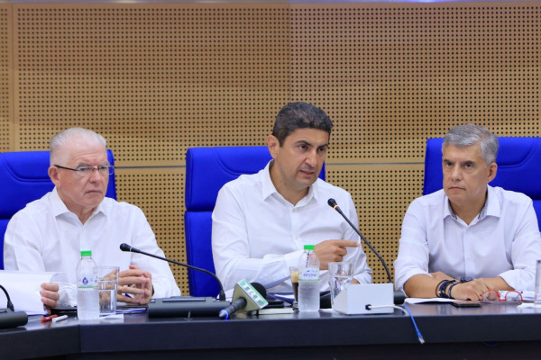 Αυγενάκης: Αφύσικο φαινόμενο με αφύσικη εξέλιξη, η φωτιά στον Έβρο