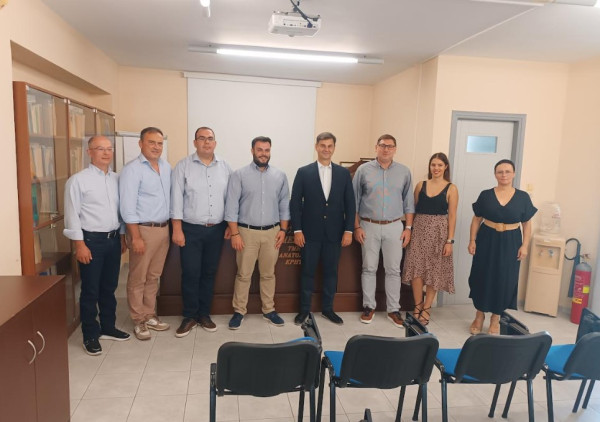 Επίσκεψη του Χάρη Θεοχάρη στα γραφεία του ΟΕΕ/ΤΑΚ