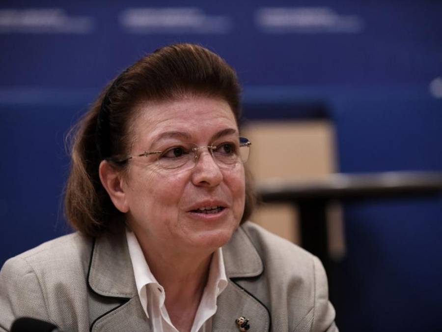 Μενδώνη: Πινακίδα με τα ονόματα των Γλέζου-Σάντα στην Ακρόπολη