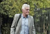 Τσιρώνης: Η σημαία που αγοράζουμε ως ιδιώτες δεν είναι εθνικό σύμβολο