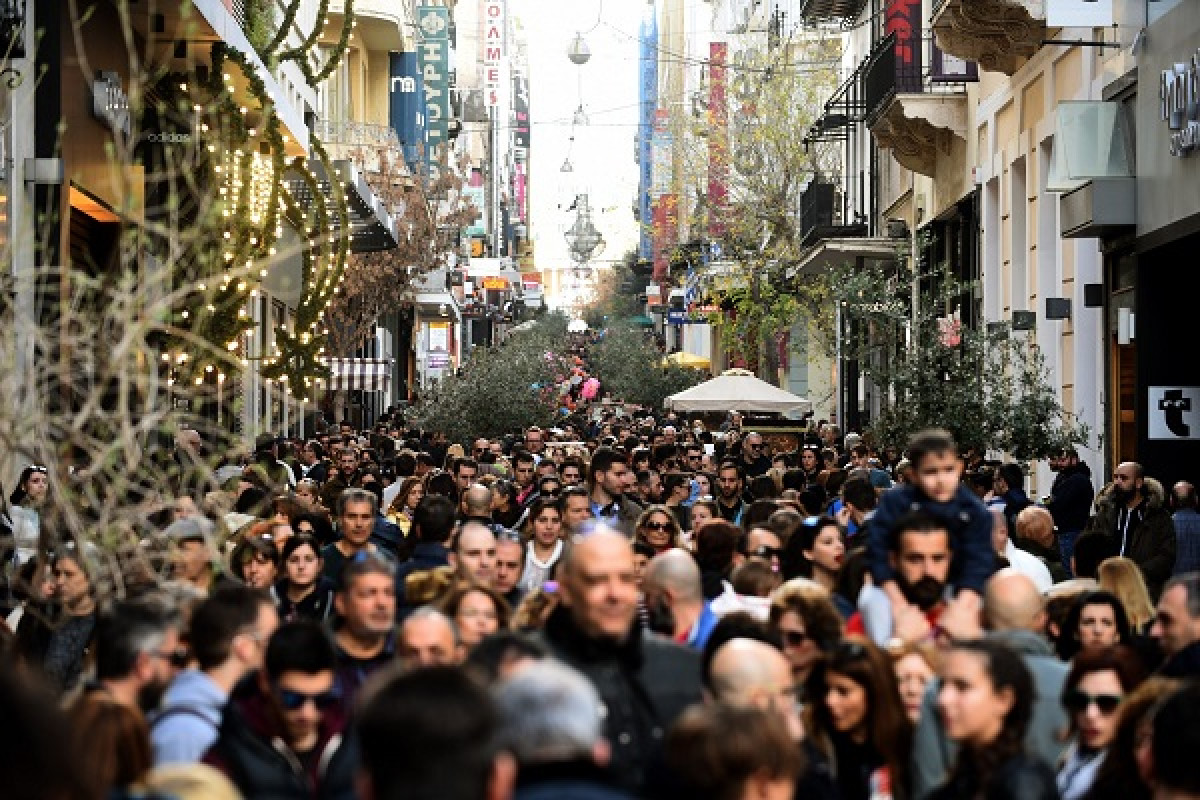 Ξεκινά το εορταστικό ωράριο-Ποιες Κυριακές θα είναι ανοιχτά τα καταστήματα