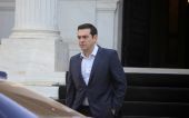 Έξοδο κινδύνου από τα προβλήματα οικονομίας-προσφυγικού αναζητεί το Μαξίμου