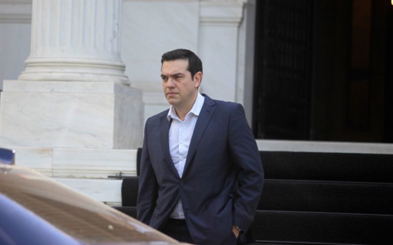 Έξοδο κινδύνου από τα προβλήματα οικονομίας-προσφυγικού αναζητεί το Μαξίμου