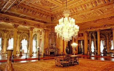 Ντολμά Μπαχτσέ: Το παλάτι που φιλοξενεί τις διερευνητικές Ελλάδας-Τουρκίας