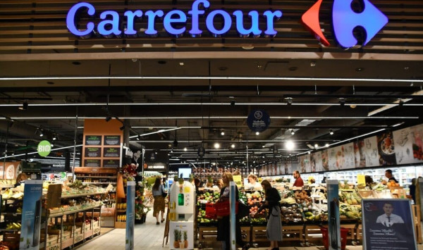 Carrefour: «Βουτιά» 14% μετά την υποβάθμιση των προβλέψεων για τα κέρδη του 2026