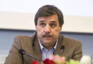 Τι οδηγεί τους Έλληνες γιατρούς στη μετανάστευση