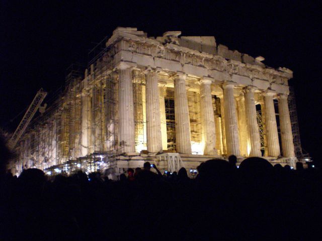 Η Ακρόπολη φωταγωγείται και προσελκύει ξένους ηγέτες