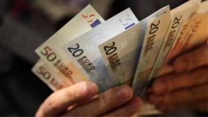 Μείωση 1,23% στο μέσο μισθό στο τέλος του 2018