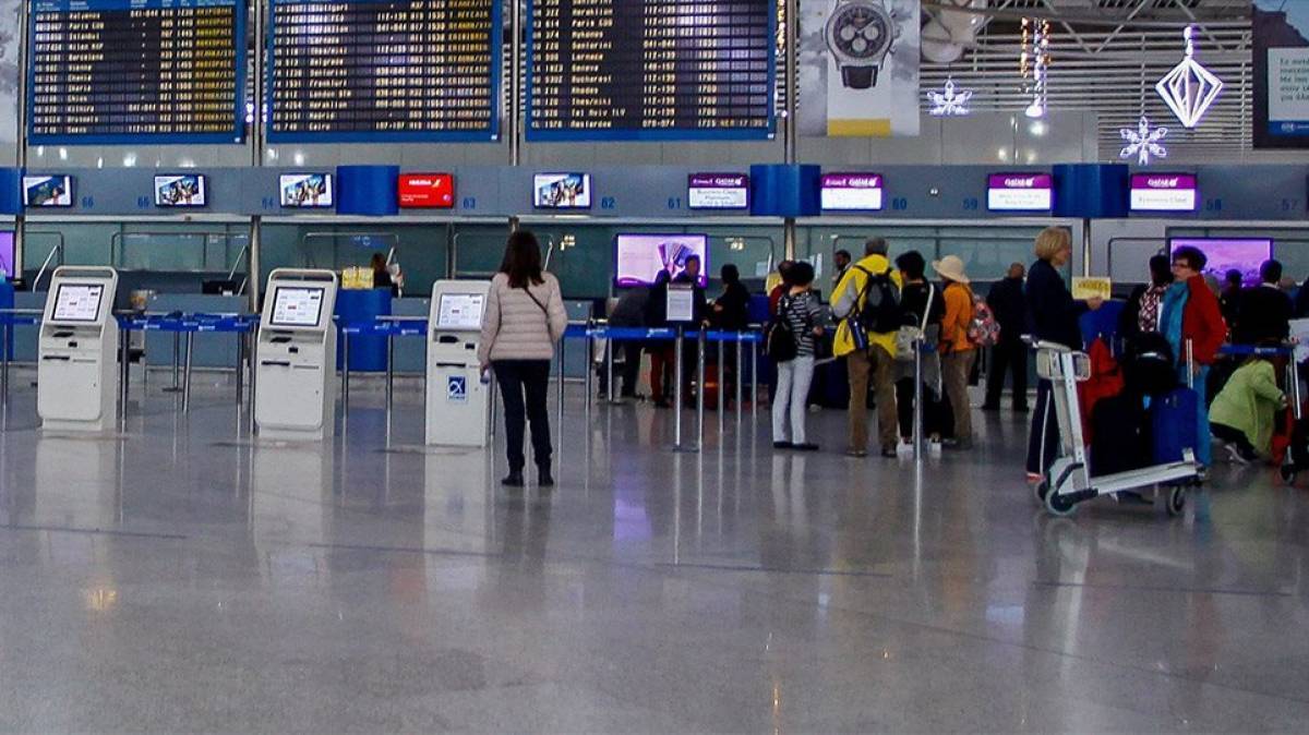 ΥΠΑ: Με αρνητικό τεστ η είσοδος στην Ελλάδα ανεξαρτήτως εμβολιασμού