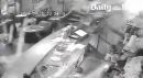 Βίντεο-σοκ από τη στιγμή της επίθεσης σε εστιατόριο στο Παρίσι