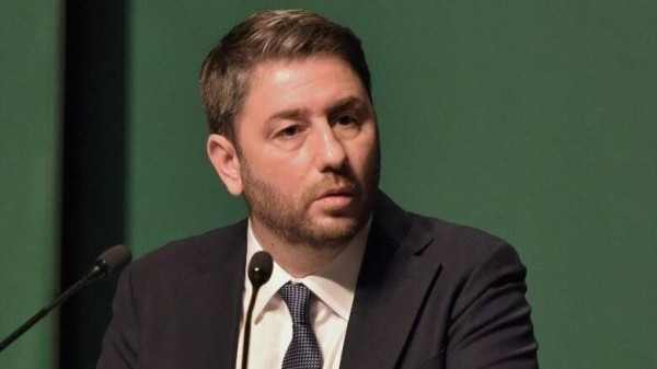 Ο Ανδρουλάκης κατέθεσε στεφάνι στο Πολυτεχνείο
