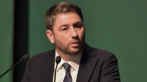 Ο Ανδρουλάκης κατέθεσε στεφάνι στο Πολυτεχνείο
