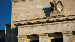 Fed: Με οριακή πλειοψηφία η νέα μείωση επιτοκίων κατά 25 μονάδες βάσης