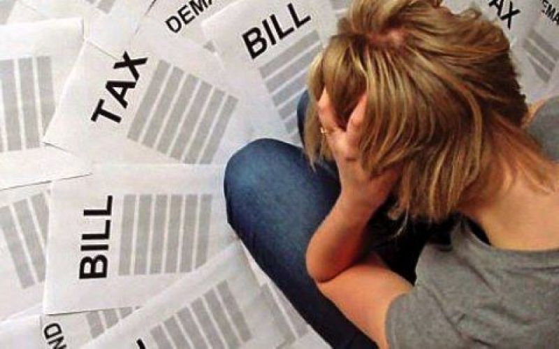 ΟΟΣΑ: Μειώθηκε το ‘13 το φορολογικό βάρος για τους άγαμους εργαζόμενους στην Ελλάδα- Αυξήθηκε για τους έγγαμους με δύο παιδιά