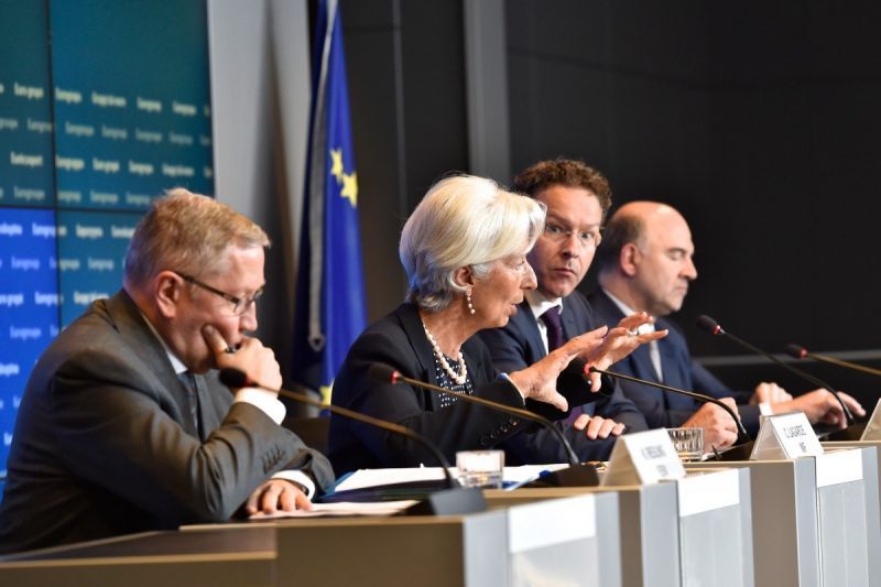 Handelsblatt: Οι θεσμοί σχεδιάζουν πακέτο ανταλλαγής για το χρέος