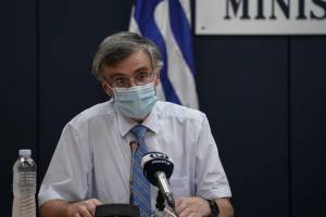 Τσιόδρας: Είναι η ώρα της συνείδησης- Να αποφύγουμε το lockdown